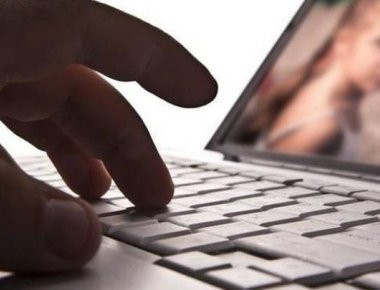 Ένα ανήλικο κοριτσάκι κατήγγειλε τον πατέρα του για εμπλοκή σε παιδική πορνογραφία